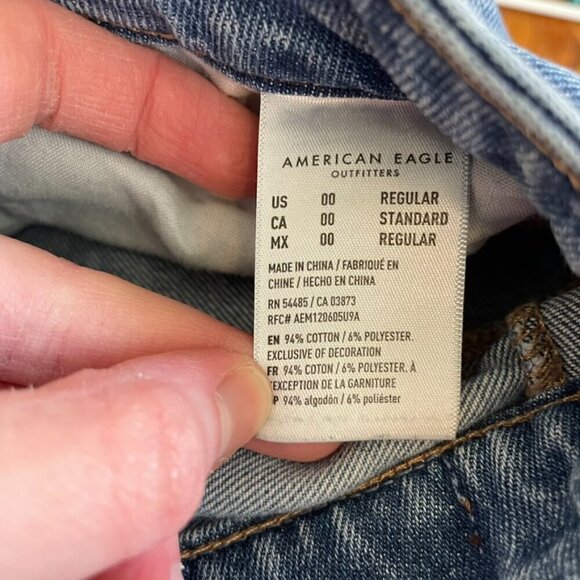 AMERICAN EAGLE AE Comfort Stretch Waistband Mom Jean Medium Wash Ripped Cropped - Picture 7 of 12